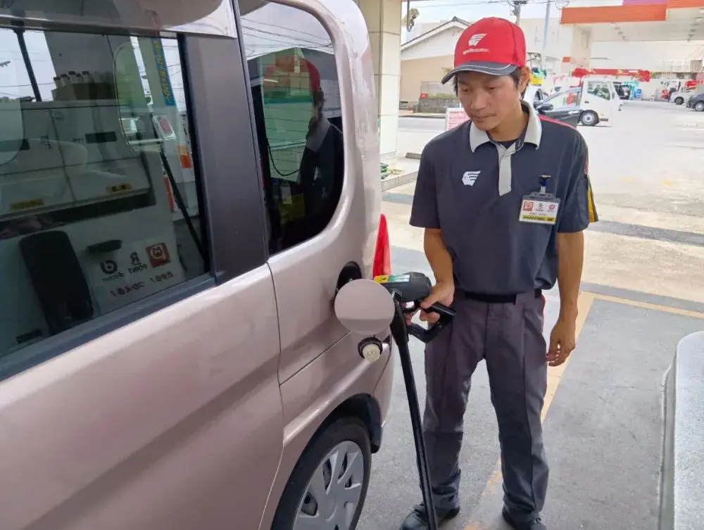 「経験ゼロ」から「手に職」へ！入社後資格取得可能な、ガソリンスタンドスタッフ募集！