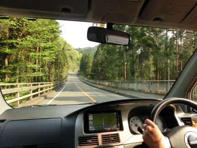 朝と夕方の送迎バス運転手募集！そのまま工場内作業も可能！