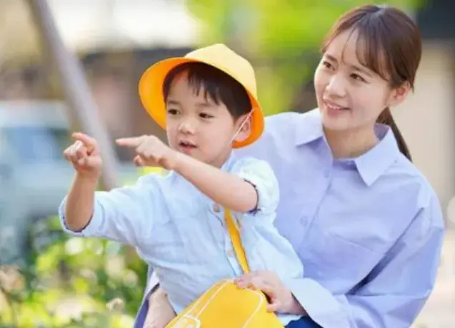 【子どもたちの安全と笑顔を守る】園児送迎バス添乗員募集！完全週休2日制、土日祝休みでプライベートも充実！