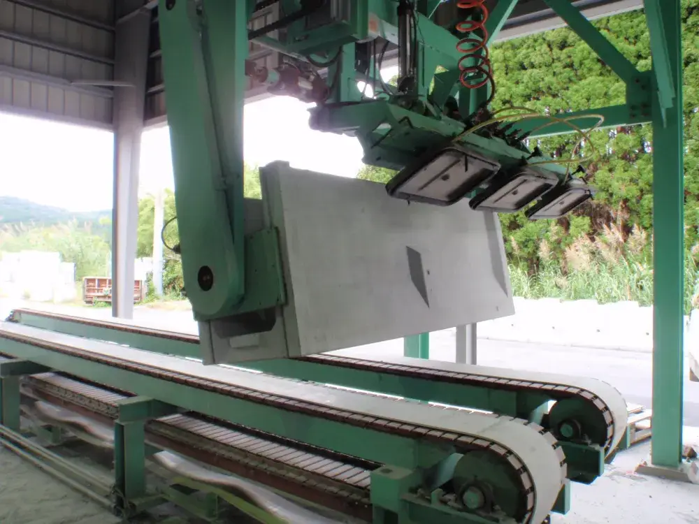 【年休110日・賞与あり】コンクリート製品製造スタッフ／手に職つけて長期安定収入！