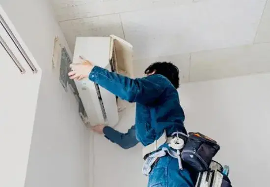 【月給30万円以上】エアコン工事経験者を正社員で募集！夜勤なし・昇給賞与ありの高待遇で安定収入！！