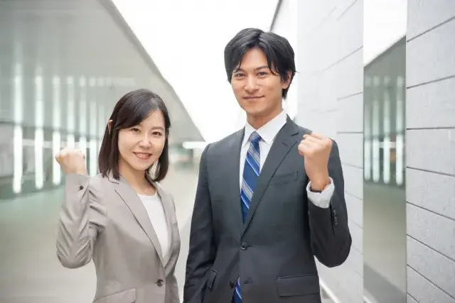 【積極採用中】自宅から直行・完全週休2日制で私生活とのメリハリ◎営業スタッフ募集