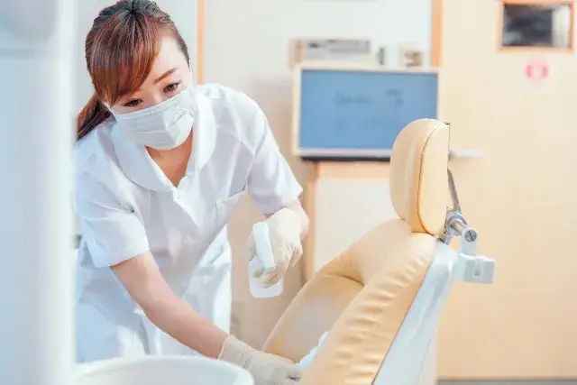 スキマ時間にオススメ｜1日2時間のみ｜平日のみOK｜歯科医院でのクリーンスタッフ積極採用中〈未経験者歓迎〉