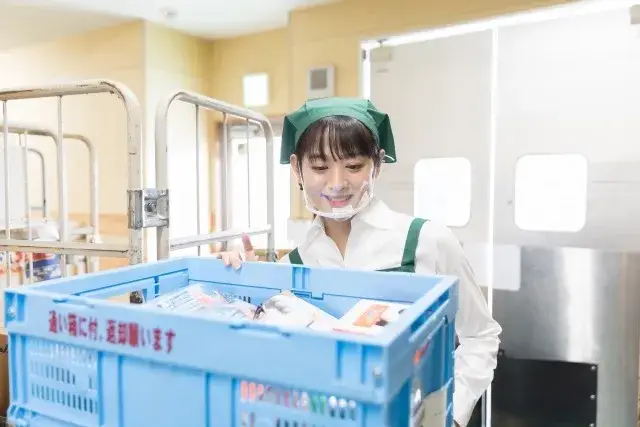 スキマ時間を有効活用！＼世界自然遺産の島で働く！／パンのトッピング＆袋詰めSTAFF募集