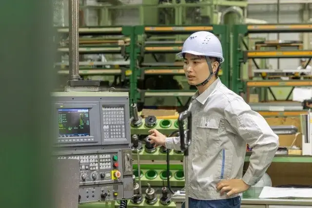 《出水市》【未経験OK/土日祝休み】モノづくりが好きな方にオススメ！アルミ製品の製造・加工スタッフ