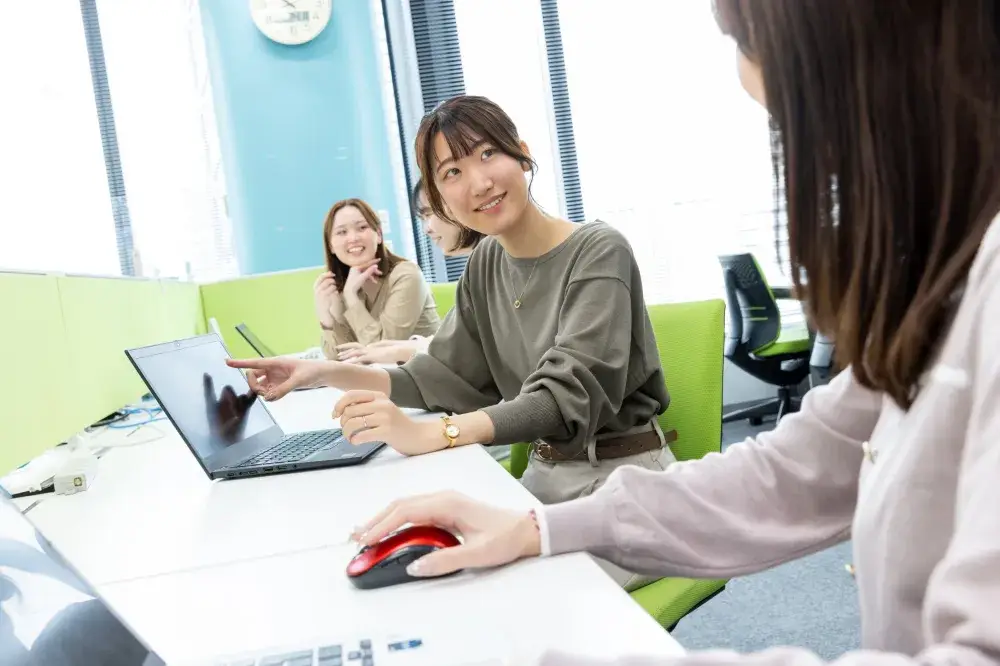 【積極採用中】事務・オフィスワークのお仕事｜入社日相談可｜土日祝休み・子育て世代にもオススメ｜手厚い研修＆フォロー体制◎