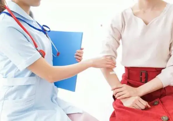 【日勤のみ・残業月1h】病院内保育所の病児保育看護師｜正社員・夜勤なし・退職金あり