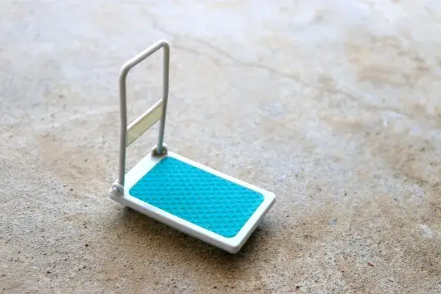 なんと年間休日167日！格安食堂ありの地元大手企業でコツコツモクモク、工場内運搬作業スタッフ募集