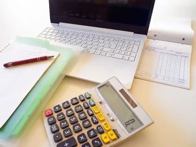 紹介予定派遣のお仕事／土日祝休み×直接雇用時月収28万円以上可／創業100年以上の安定企業で、経理キャリアを次のステージへ。