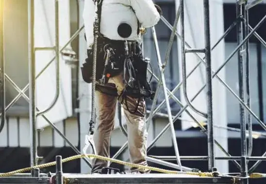 【未経験・男女問わず活躍出来ます／正社員】鳶工（足場組立・解体）／賞与年2回・各種手当充実／鹿児島市