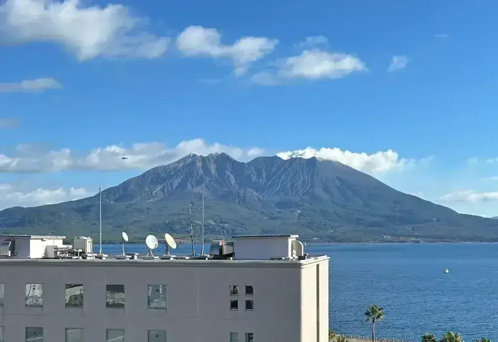 桜島が一望できるきれいなオフィスです♪