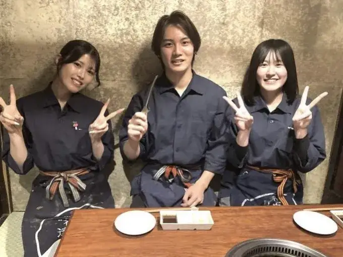 週1日・1日3h～OK×時給1300円～／黒毛和牛の美味しいまかない付き！未経験OKの焼肉店バクロの新メンバー増員募集！