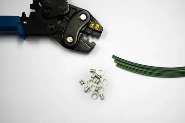 【6月末まで短期】座り作業でラクラク｜シール貼り・電線カット｜土日祝休み｜南さつま市