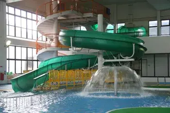 夏だけじゃない！屋内プール監視スタッフ募集／未経験・資格不問