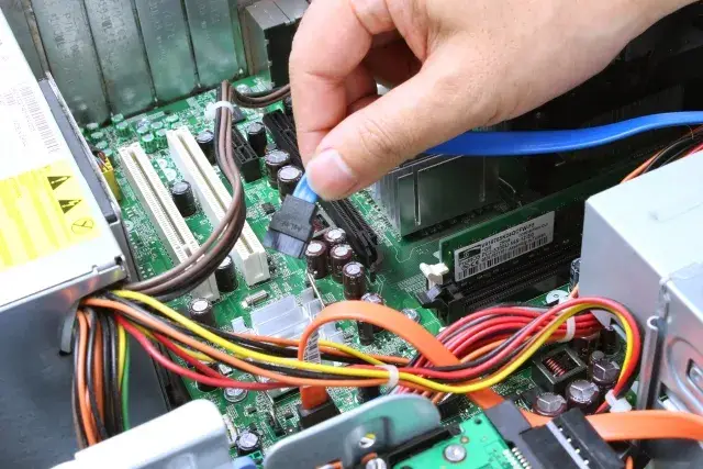 機械いじりが好きならOK！PC設定や修理のお仕事｜未経験から手に職つく