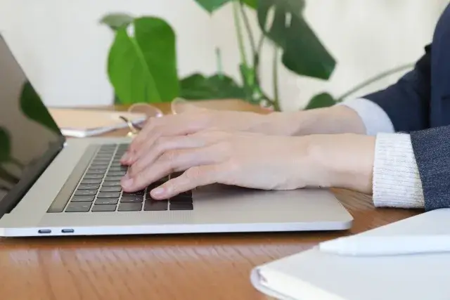 【頑張りに応じて正社員登用あり】月22万円可×残業少なめの営業事務スタッフ募集！