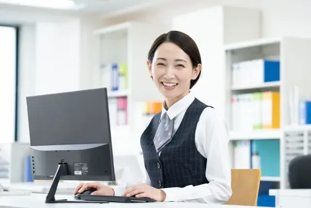【事務デビュー応援】未経験OK｜17時退社×残業ほぼなし｜安定環境で長期勤務可能｜希望休の取得も可能◎