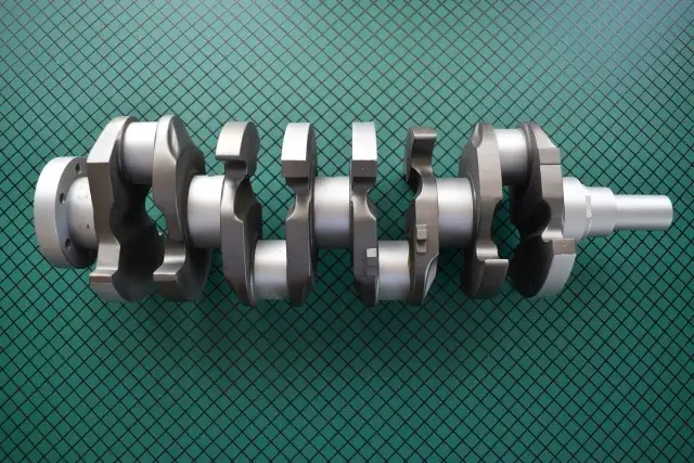 【土日祝休み×未経験OK】食堂完備＆ランチ補助ありの職場／キレイな工場でのエンジン部品検査のお仕事