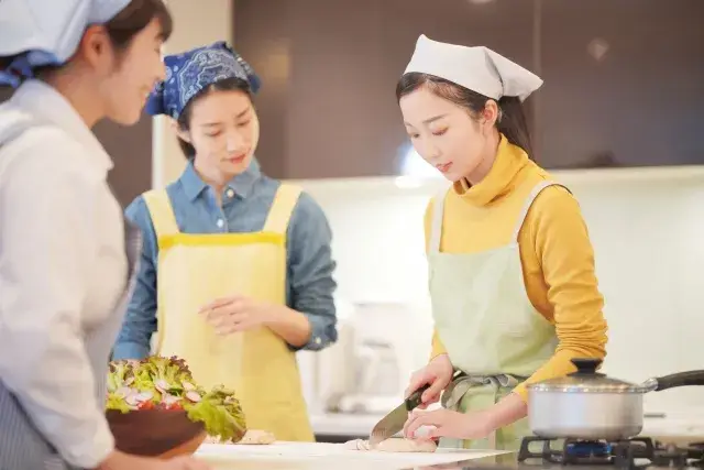 朝or夕方だけ勤務OK！調理補助・洗浄スタッフ（未経験歓迎）