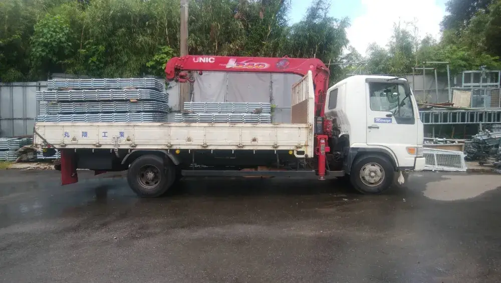 大型・中型トラック運転手募集／鹿児島県内中心勤務／残業月3時間程度／資格取得支援あり／賞与あり