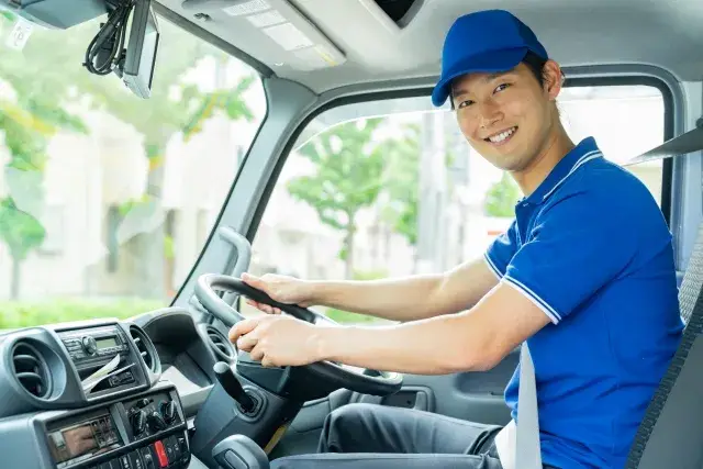 【正社員】ゴミ収集・積込スタッフ募集｜月給23万円〜｜土日休み｜16時退勤あり｜未経験OK