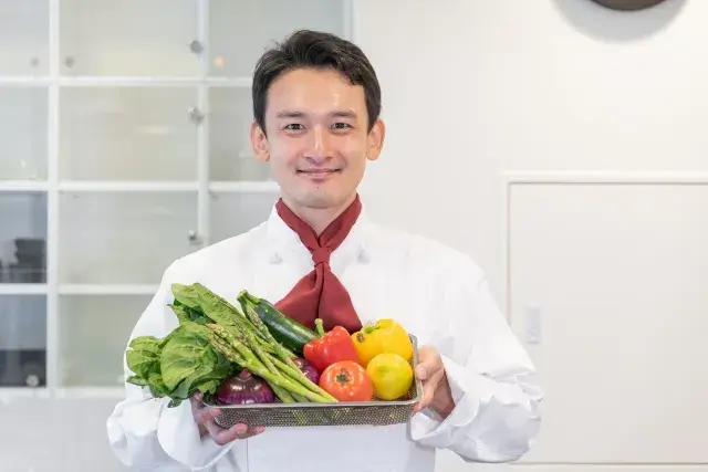 【接客なし・15時～OK】5時間のみ｜ホテル従業員食堂の調理スタッフ募集｜調理経験者歓迎｜Ｗワーク・フリーターさん歓迎