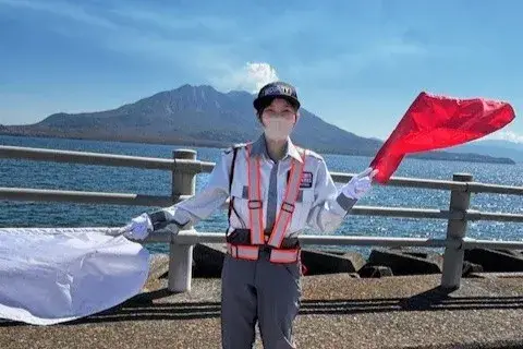 【完全日払いOK】交通誘導警備スタッフ｜週1日～OK｜直行直帰OK｜入社祝金5万円