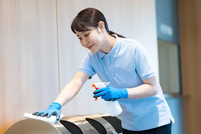 【2時間のみ・週１～２回OK】Wワーク歓迎・夜勤務｜パチンコ店内での清掃スタッフ募集｜女性活躍中