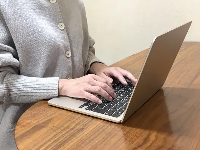 【時給1250円・動きやすい服装での勤務OK】事務経験を活かして！食品工場での事務スタッフ募集