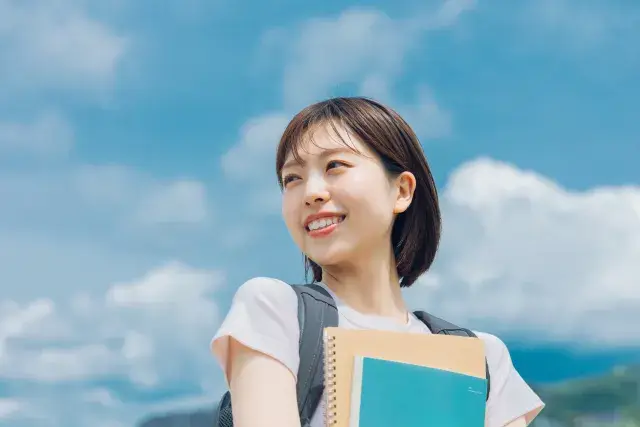 夏までに、稼いで・貯めて・全部叶えよう♪接客スタッフ募集！短期・単発・完全日払い・Wワーク歓迎・未経験OK！