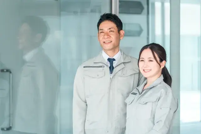 【時給1200円】座り作業メイン／未経験OK／16:30退社＆空調完備の工場での電子部品チェックスタッフ募集