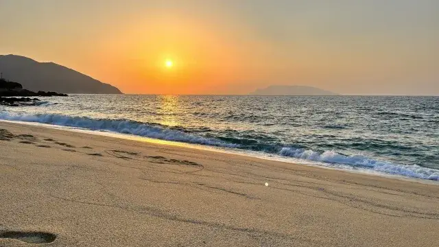 【移住応援！】家具家電付き個室寮完備！世界自然遺産・屋久島、半導体関連工場での原料製造のお仕事！未経験から活躍できる職場です