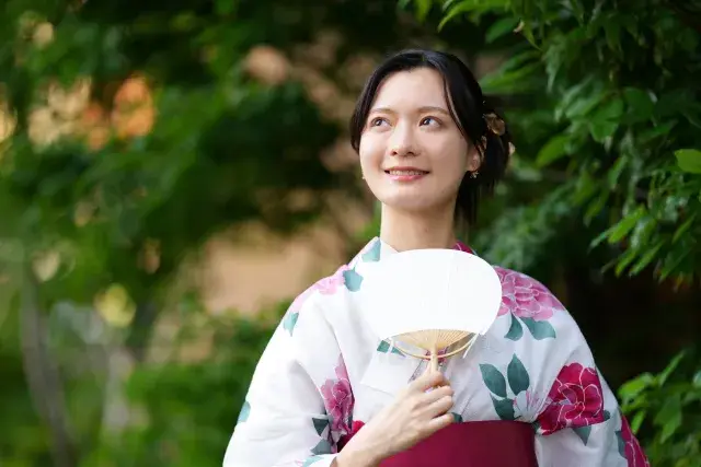 【楽しい夏に！自由シフト制でスキマ時間で働くことができます♪】創業28年の実績で初めてのナイトワークも安心サポート◎フロアレディ募集