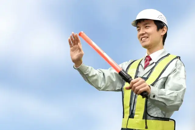 【入社祝い金6万円】早上がりでも日給保証｜日払い・週払いOKの交通誘導警備スタッフ	姶良