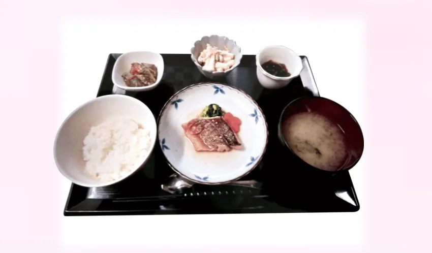 【料理好きの方歓迎♪】福祉施設の厨房スタッフ（早朝/日勤選択相談可・マイカー通勤OK・未経験者さんも活躍できる！）