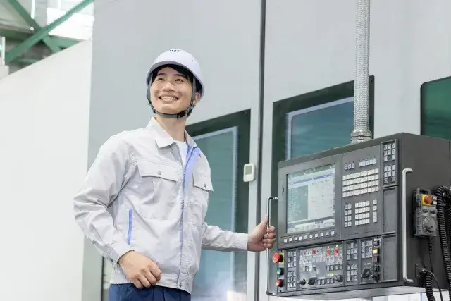 【未経験から高収入！時給1,600円～＋特別手当あり】製品を機械に入れてチェックすることがメイン◎始めやすいお仕事｜寮完備♪
