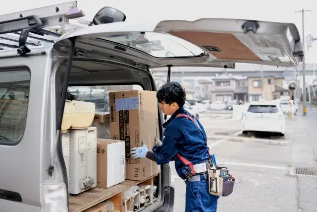 【将来に活かせる技術を】未経験OKの電気工事スタッフ募集！／日給9,000円～・日払いOK／資格取得支援あり！