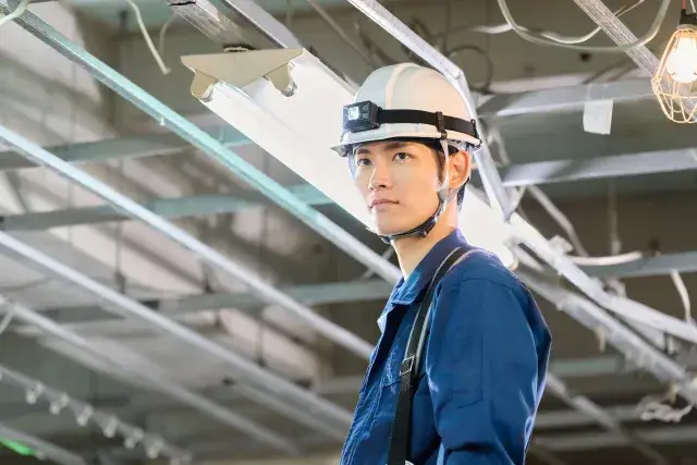 【資格・特別なスキルも不要！】未経験から月給25万円～｜施工管理スタッフ募集（アシスタント業務からスタート！）｜17時30分迄・日祝＋土曜隔週休み（月7～8日程度の休み）