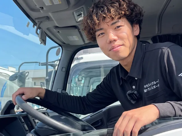 【大型免許を活かして！仕事＆プライベートの充実を】家族時間も大切にできる大型ドライバー／月給30万円以上！頑張り次第で年収600万円以上も♪