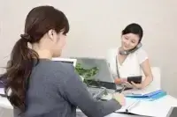 式場選びのお手伝いをするお仕事♪お客様と「感動」や「思い」を共有でき、「ありがとう」を身近に感じるお仕事です