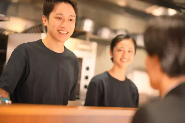 【ラーメン店ホールスタッフ募集】家事のスキマに・学校帰り・Wワーク・週末だけも歓迎♪週1日・1日3h～OKなお仕事です