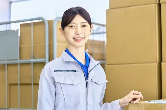 ＼17:30まで＆土日祝休み（年間休日125日）／箱詰め・ラベル貼りの軽作業（未経験OK！製造なし）｜女性スタッフ活躍中♪【南栄エリア・車通勤がしやすい環境◎】