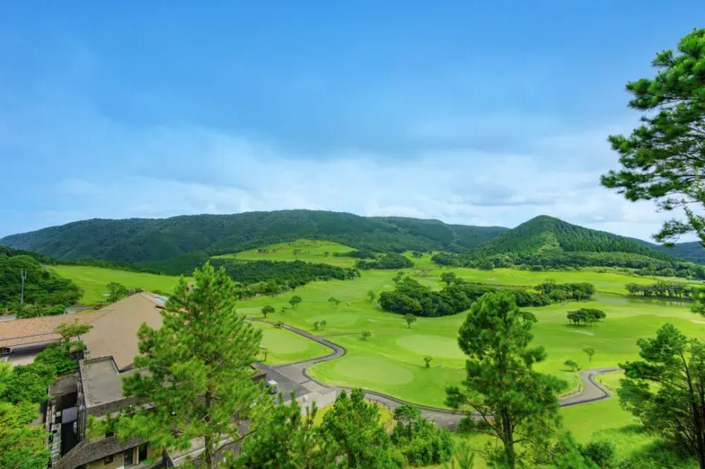 【ゴルフ場コース管理員（フルタイム）】八重山高原の自然を活かした美しいコースの維持！・ゴルフプレー従業割あり♪