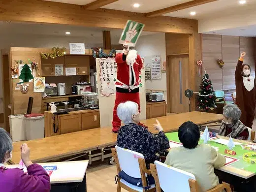 笑顔と音色に包まれたクリスマス会