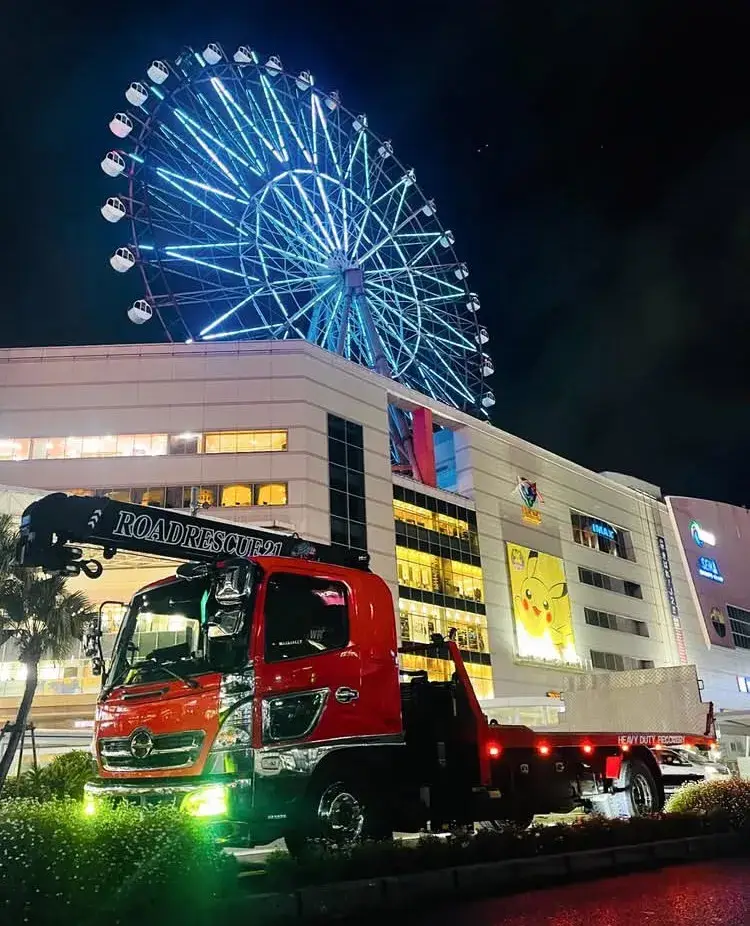 ★レッカー車と観覧車★