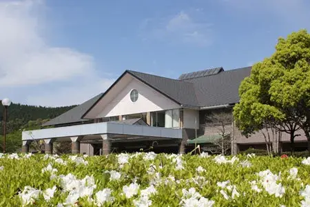 ＜正社員＞レストランフロアスタッフ募集