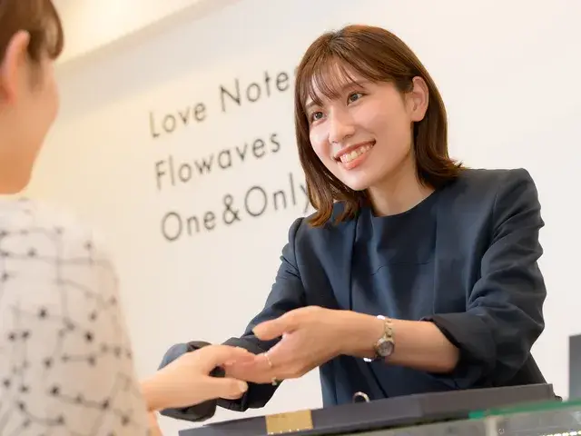 ジュエリーコーディネーター（ブライダルリングの提案） ★月給25万円～/残業月5h/賞与年2回/ノルマ無し