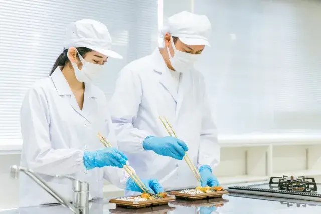 調理未経験歓迎！工場内でお弁当の盛付のお仕事♪