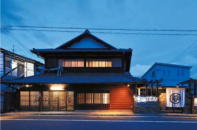 特別な日を演出するお店で、あなたの収入もランクアップ！未経験の方も明るく心のこもった挨拶から出来ればOKです！