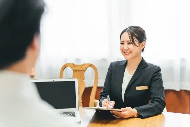 「お客様の大切な一日を彩る、特別なお仕事」結婚式場での接客・受付スタッフ募集！